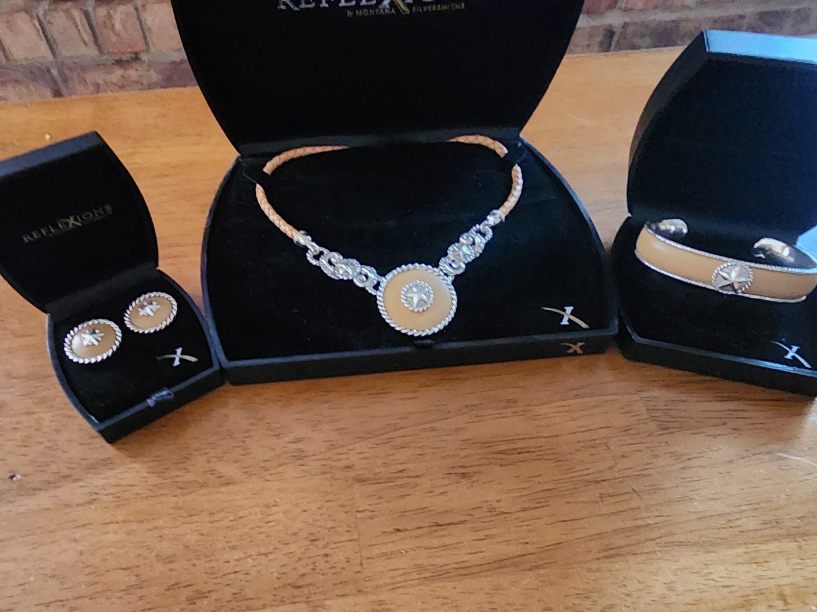 Reflexions by Montana Silversmiths Western Tan/Silver Jewelry Set
