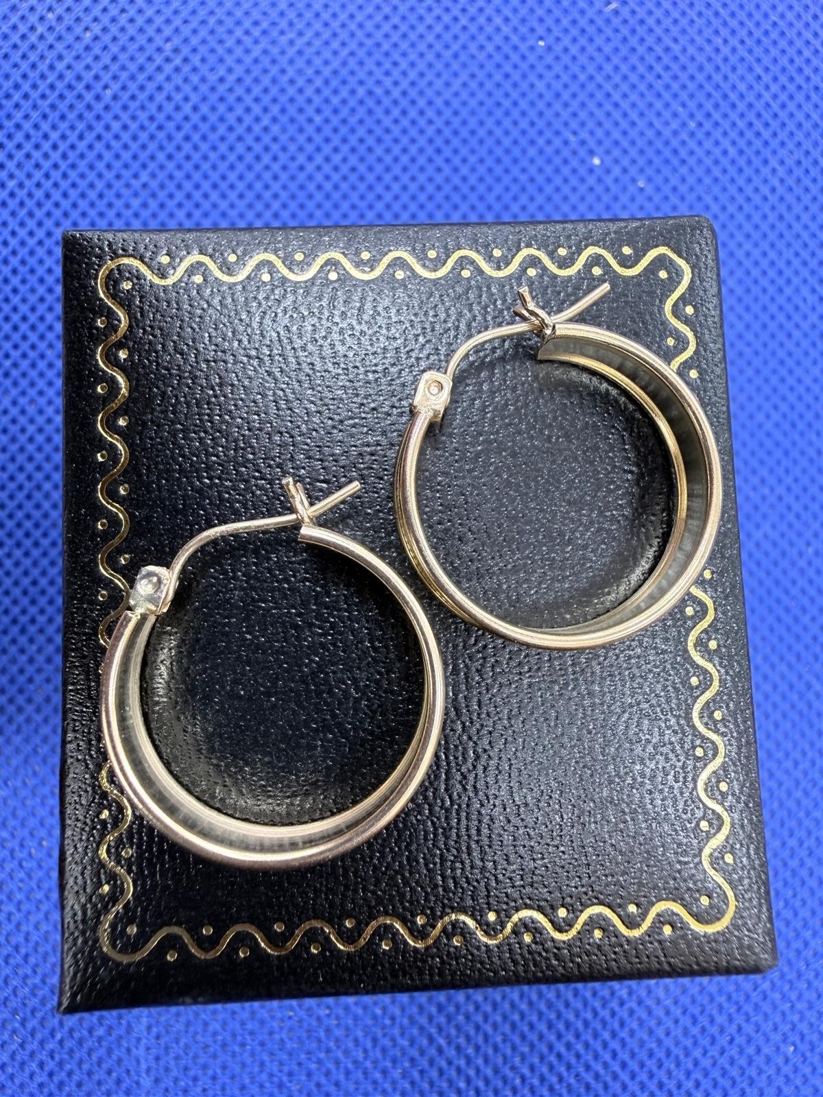 10kt Two-Tone Gold Round Hoop Earrings 20mm No Stone Latch Back Closure