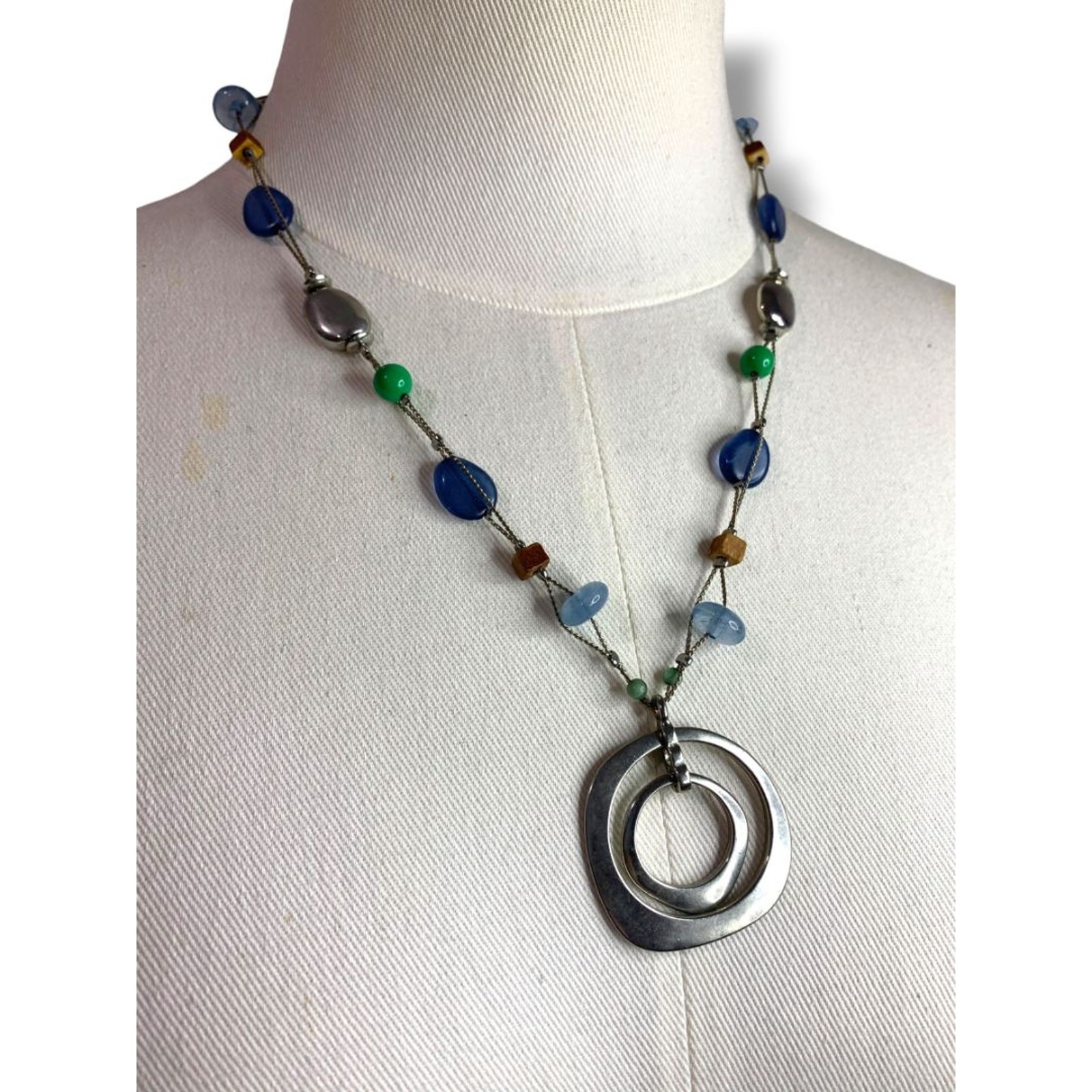 New York & Co Silvertone Pendant Necklace Beaded Blue Chain 20-23″