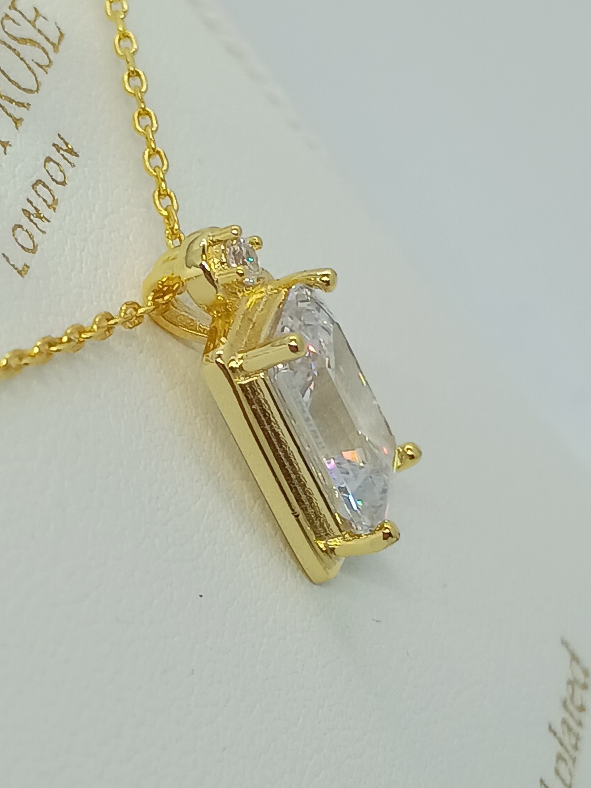 NEW STELLA ROSE London Gold Plated Necklace Beautiful Rhinestones Box Valentine