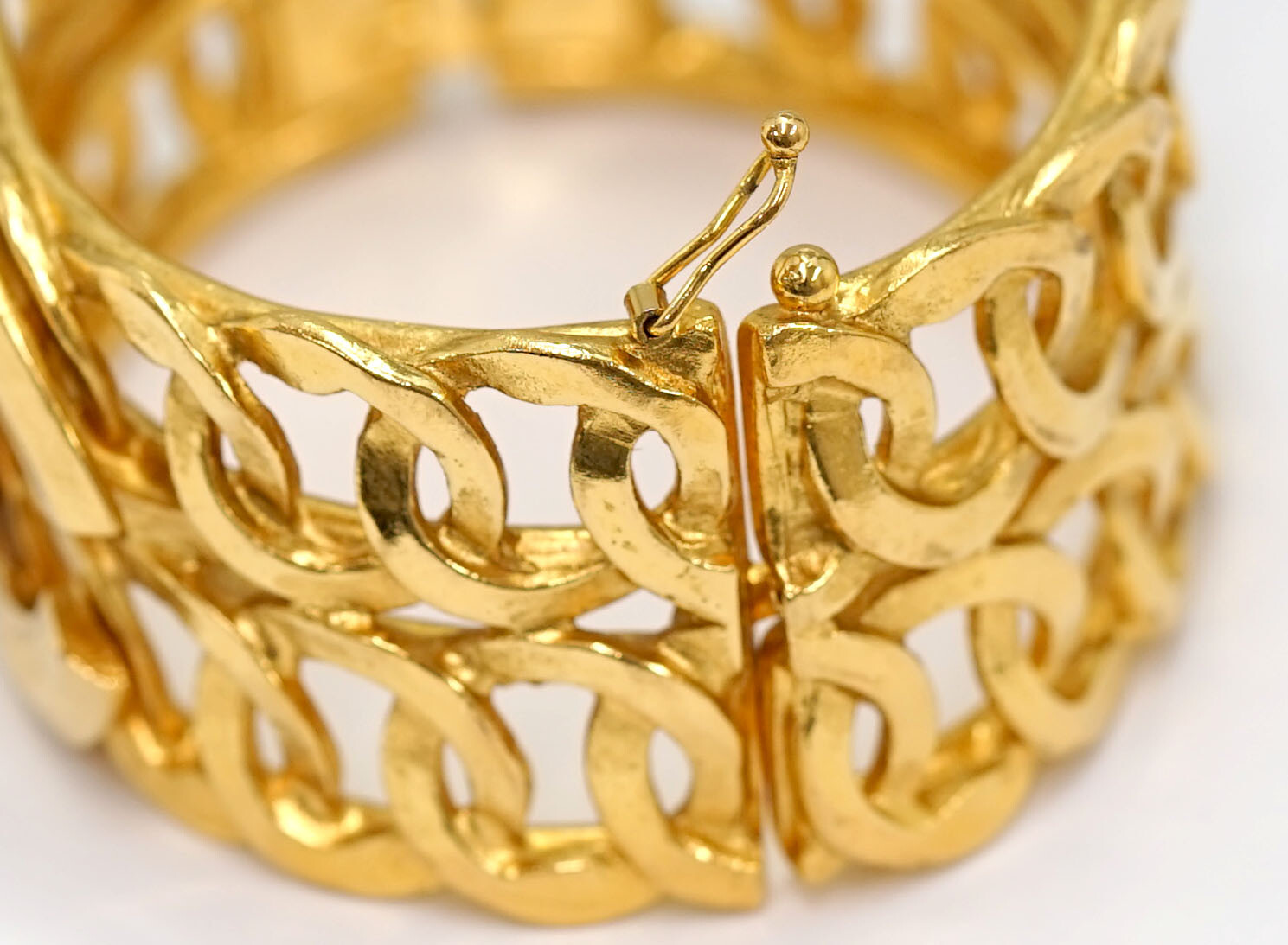 CHANEL CC Logo Cuff Bangle Bracelet 7″ Gold Tone 96P Auth w/Box #785-237