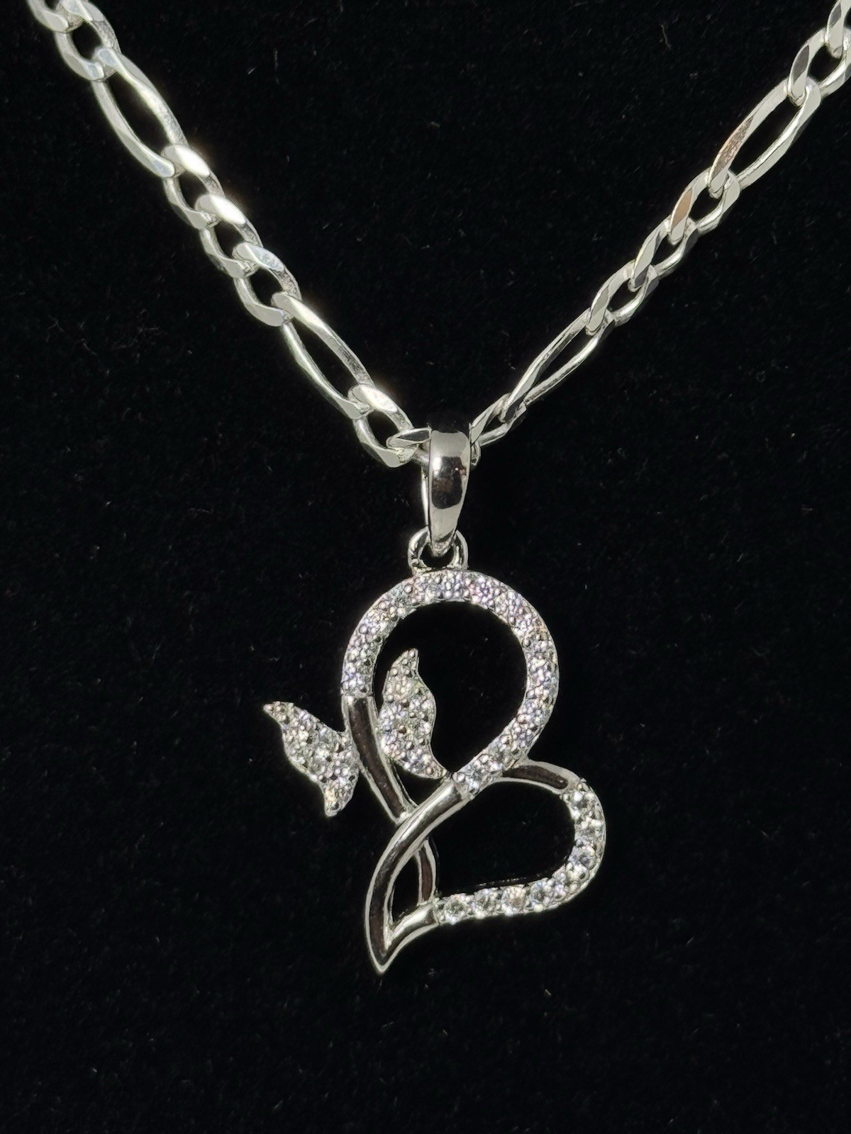 Cadena Tejido Fígaro Con Dije de La Letra B Con Una Mariposa – 20 Inch