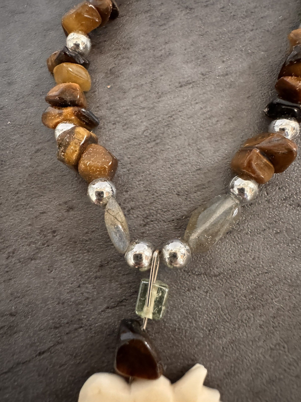 14” Choker Animal Carved Bear Tiger Eye Bead Necklace w/Bear Pendant Tribal Boho