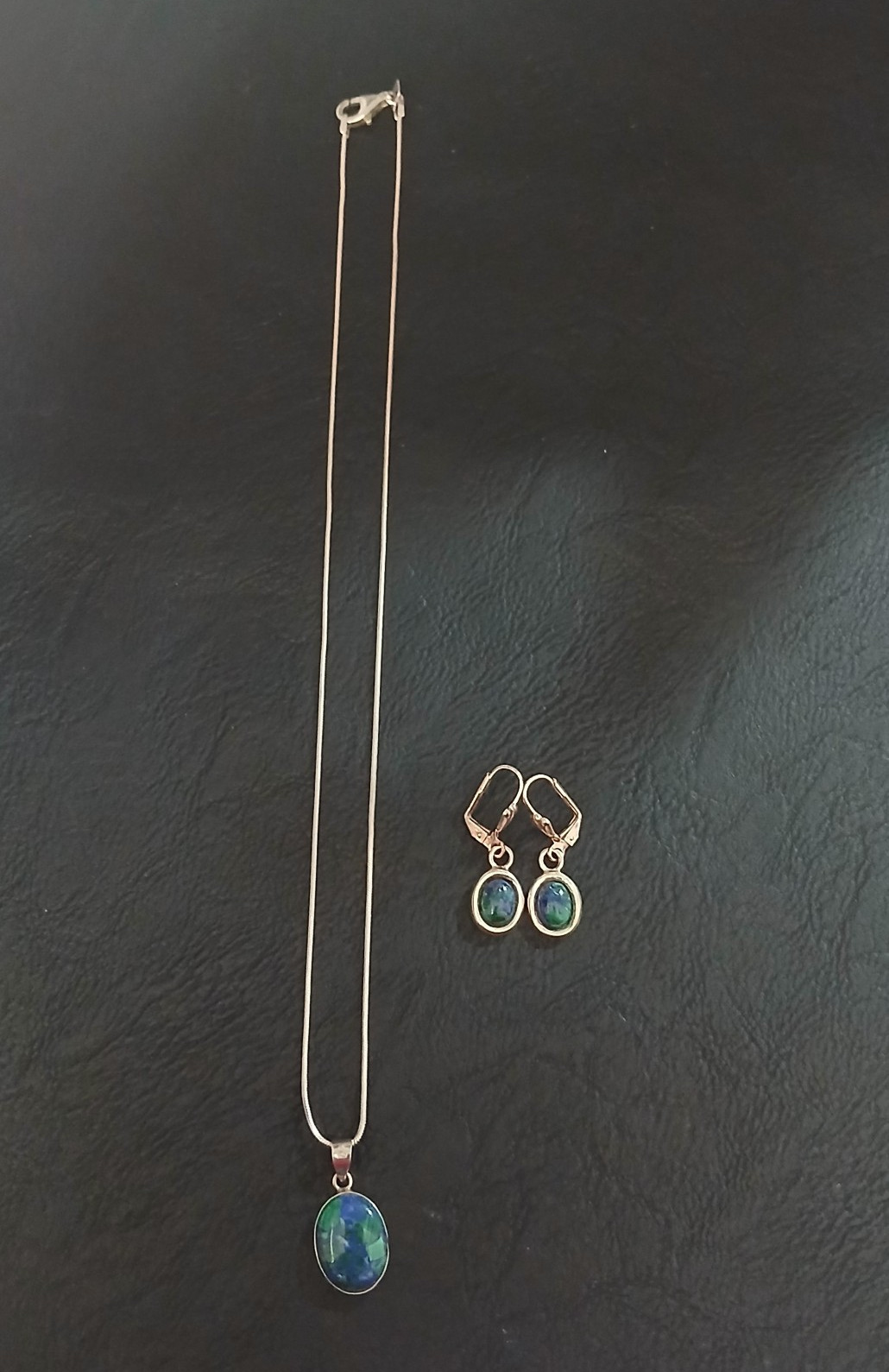 Silver Tone Oval Blue/Green Stone Necklace Pendant & Dangle Earrings Set