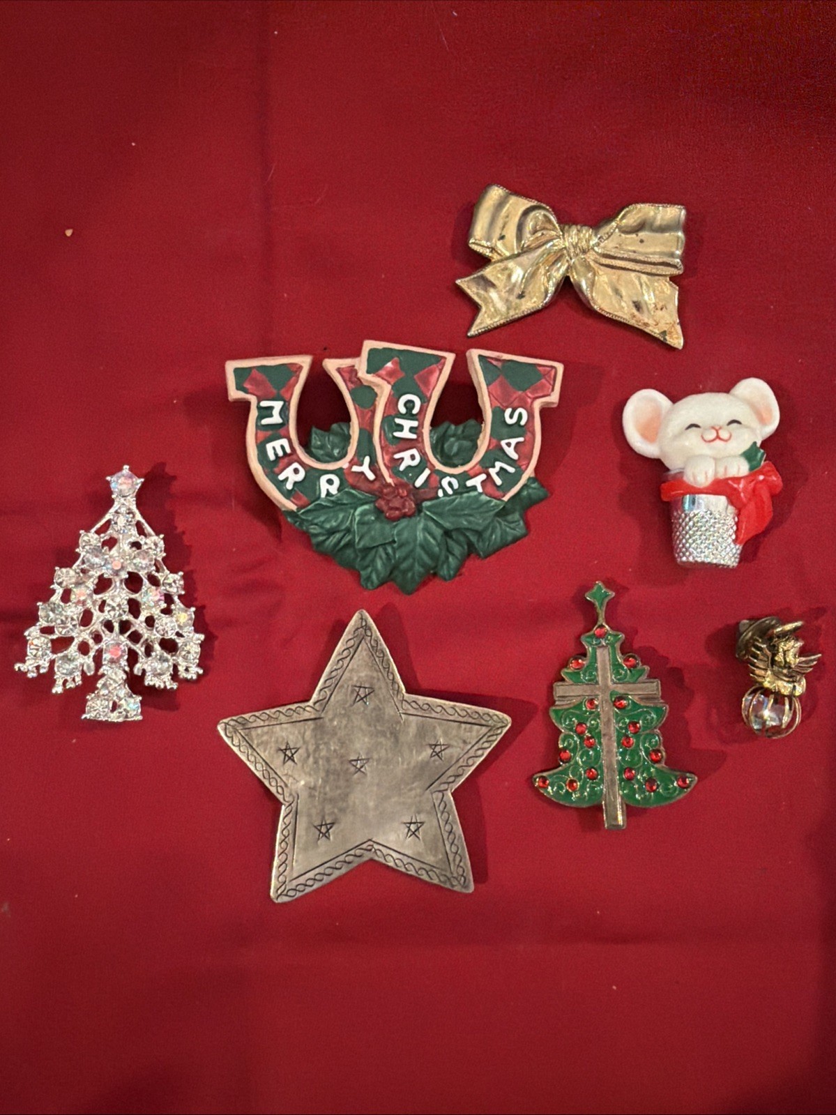 Lot of 7 Christmas Brooch’s/Pins Manger/Star/Wreath/Bells/Tree/Horse Shoes