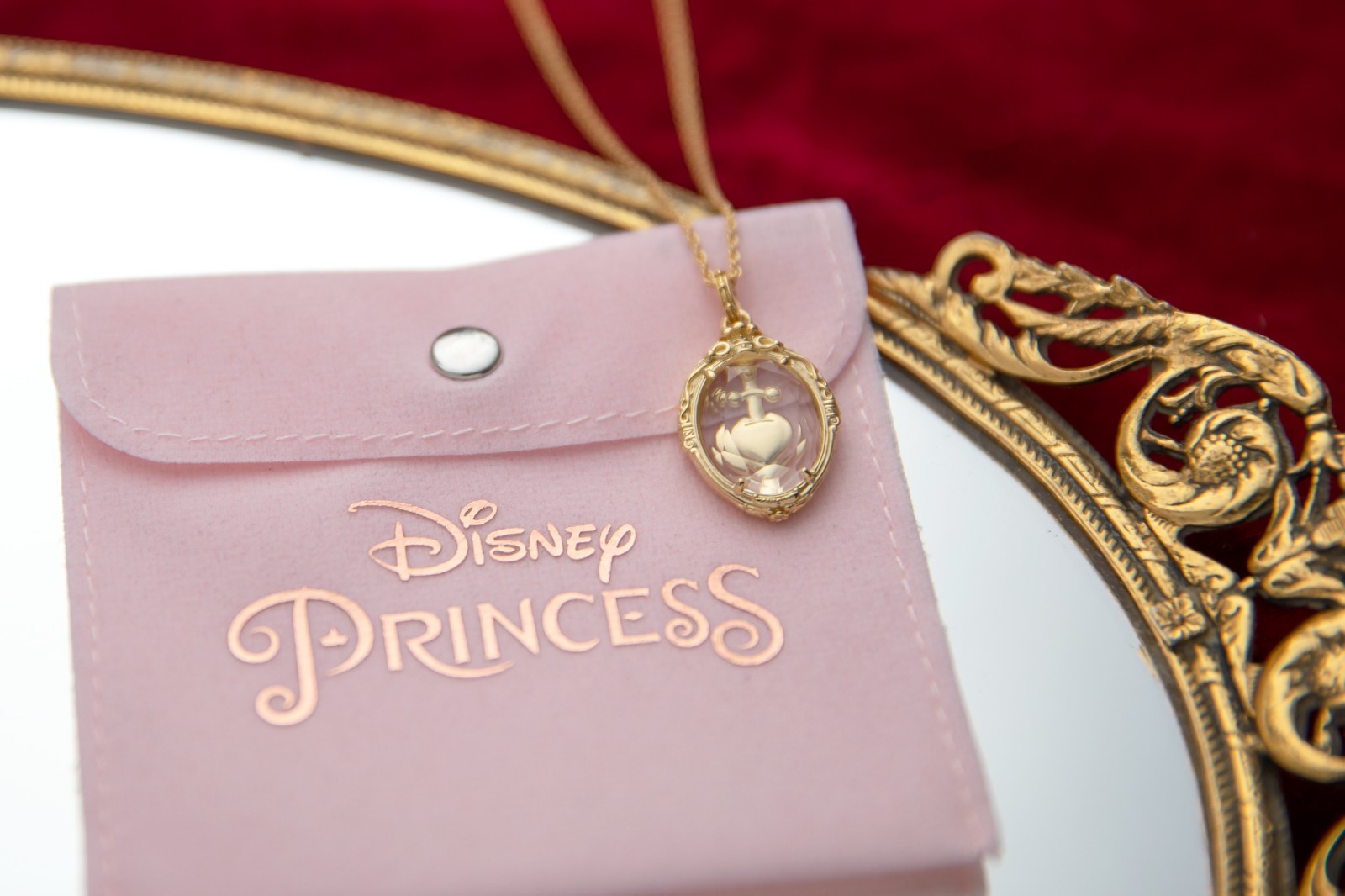 Disney X RockLove NEW ‘Snow White’ Dagger Heart Intaglio Pendant Necklace Gold