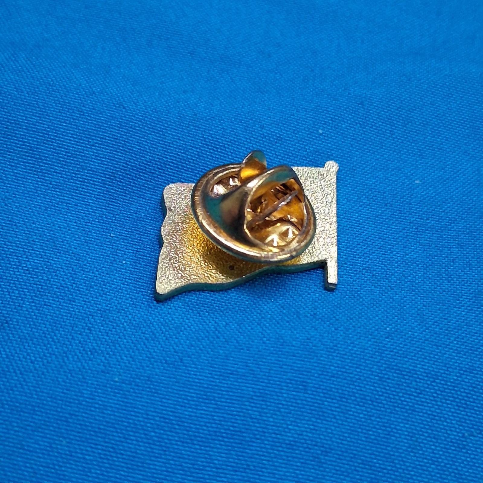Gold Tone Red White Blue Enamel Waving Flag Shaped Pin