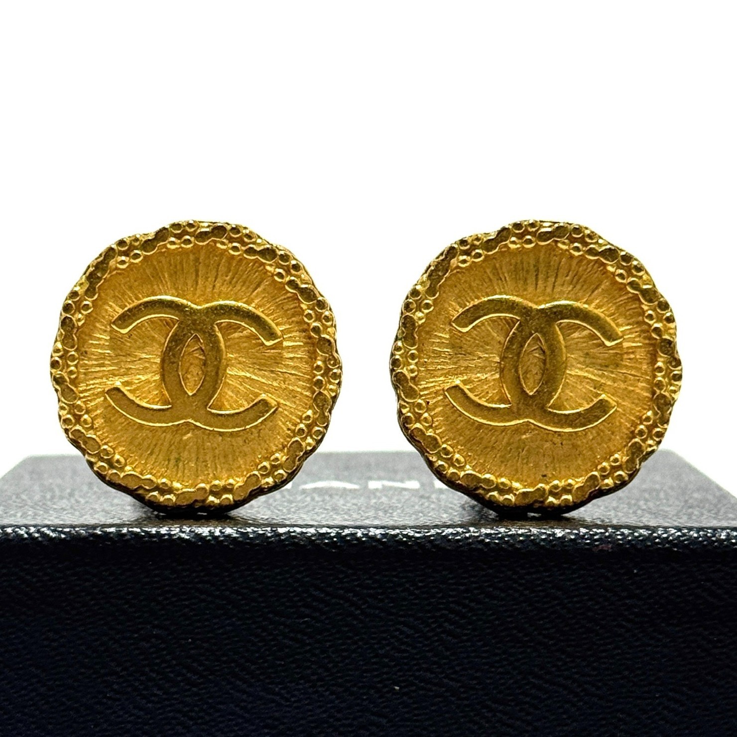 CHANEL 94P Round Earrings Coco Mark CC Logo Gold Clip-On Vintage Authentic JAPAN