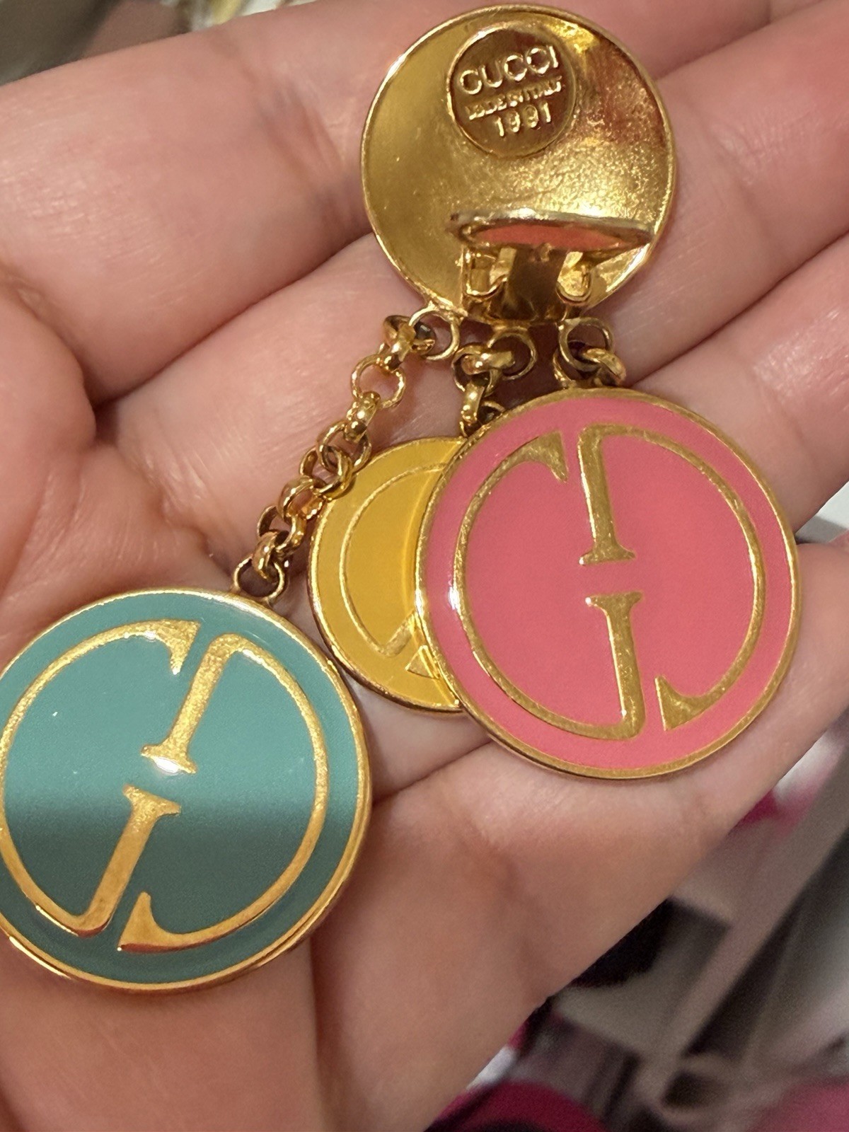 GUCCI Vintage GG Logo Enamel Gold Tone Round Clip On Earrings Rare