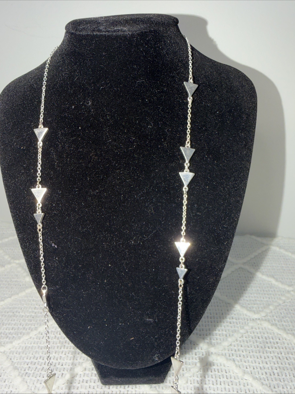 Beautiful 38″ Single Strand Silver-toned Necklace with Arrows, Lobster Claw