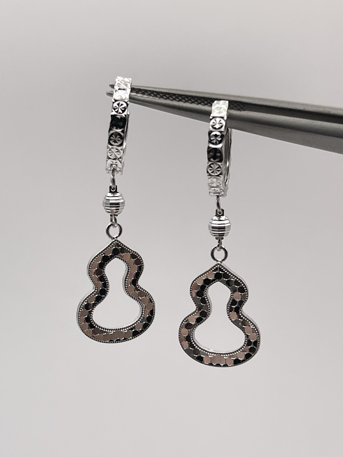 18k White Gold Chinese 葫芦 Gourd Hinged Hoop Dangle Earrings