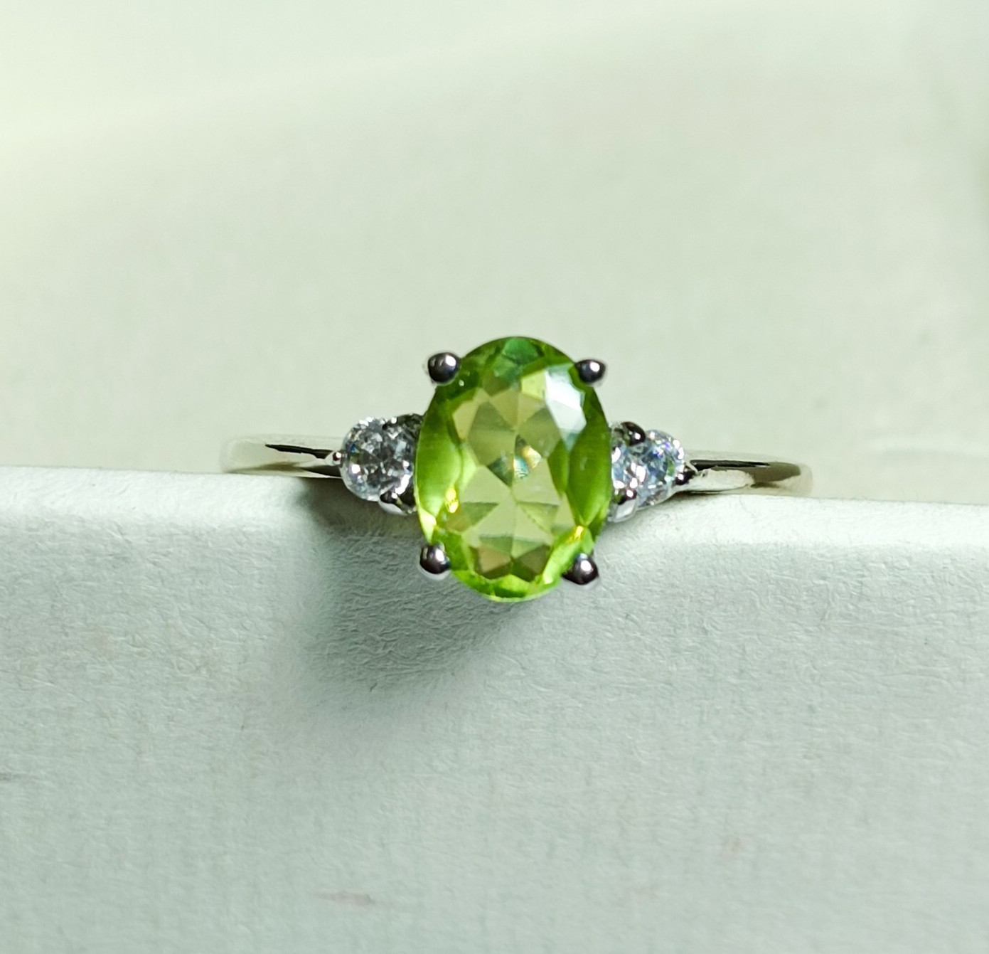 Natural Green Peridott Vintage Ring With 925 Sterling Silver ALL SIZE AVAILABLE