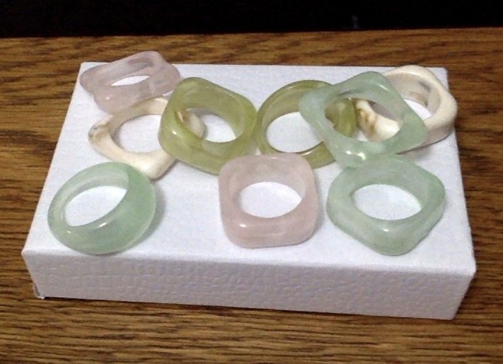 Lot Of Plastic Resin Costume Jewelry Rings Pretty Pastel Colors / Mixed Sizes
