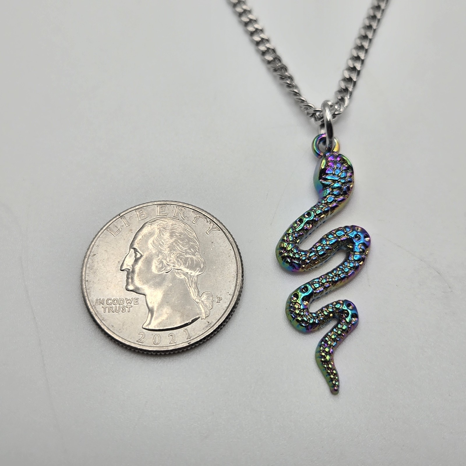 MULTI COLOR SNAKE CHARM / 18″-24″ STAINLESS STEEL CURB CHAIN NECKLACE