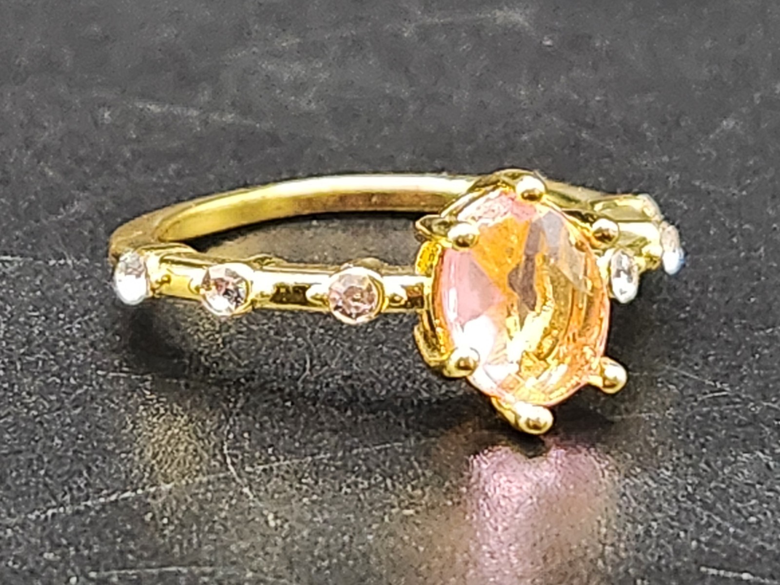 #0309 – Vintage Gold Tone Pink CZ Rhinestone Ring Size 6 Oval Peach Stone 1.8g