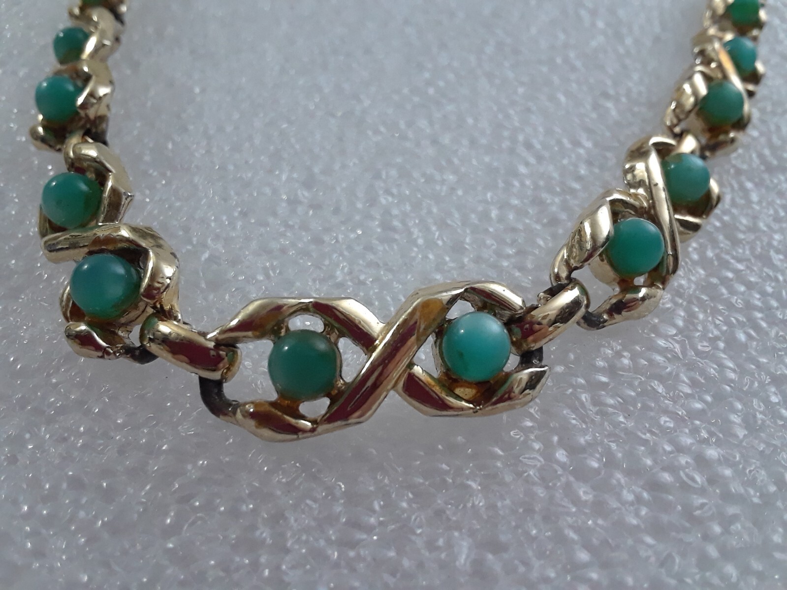 Vintage Choker 14 in Necklace with Fourteen Mint Green Stones Gold Tone