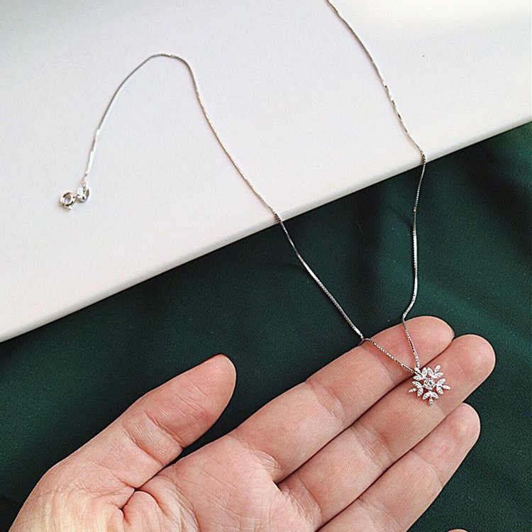 Sparkly Zircon Snowflake Silver Plated Pendant Necklace Box Chain Christmas Gift