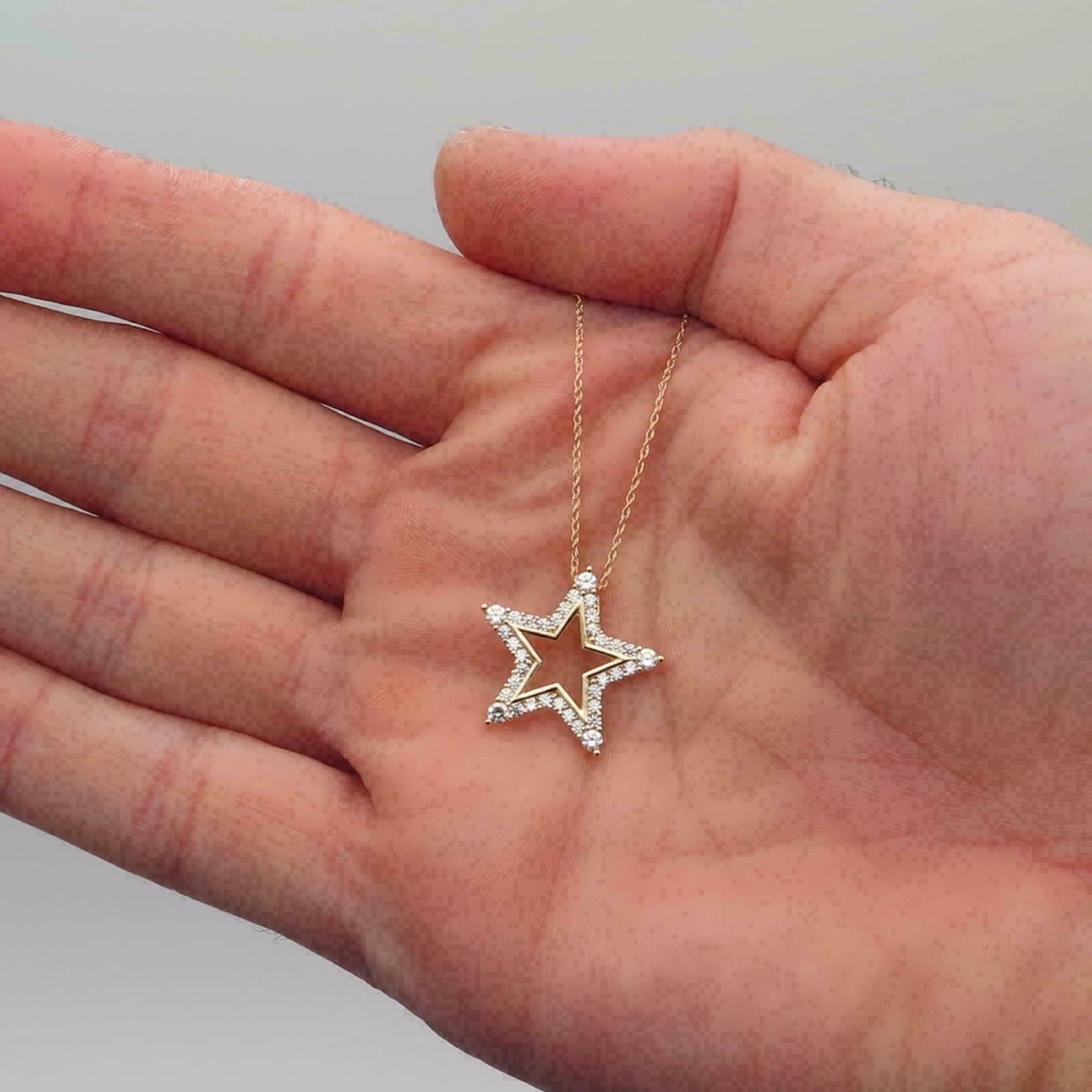 2 Ct Round Cut Simulated Diamond Star Shaped Pendant In 14K Yellow Gold Plated