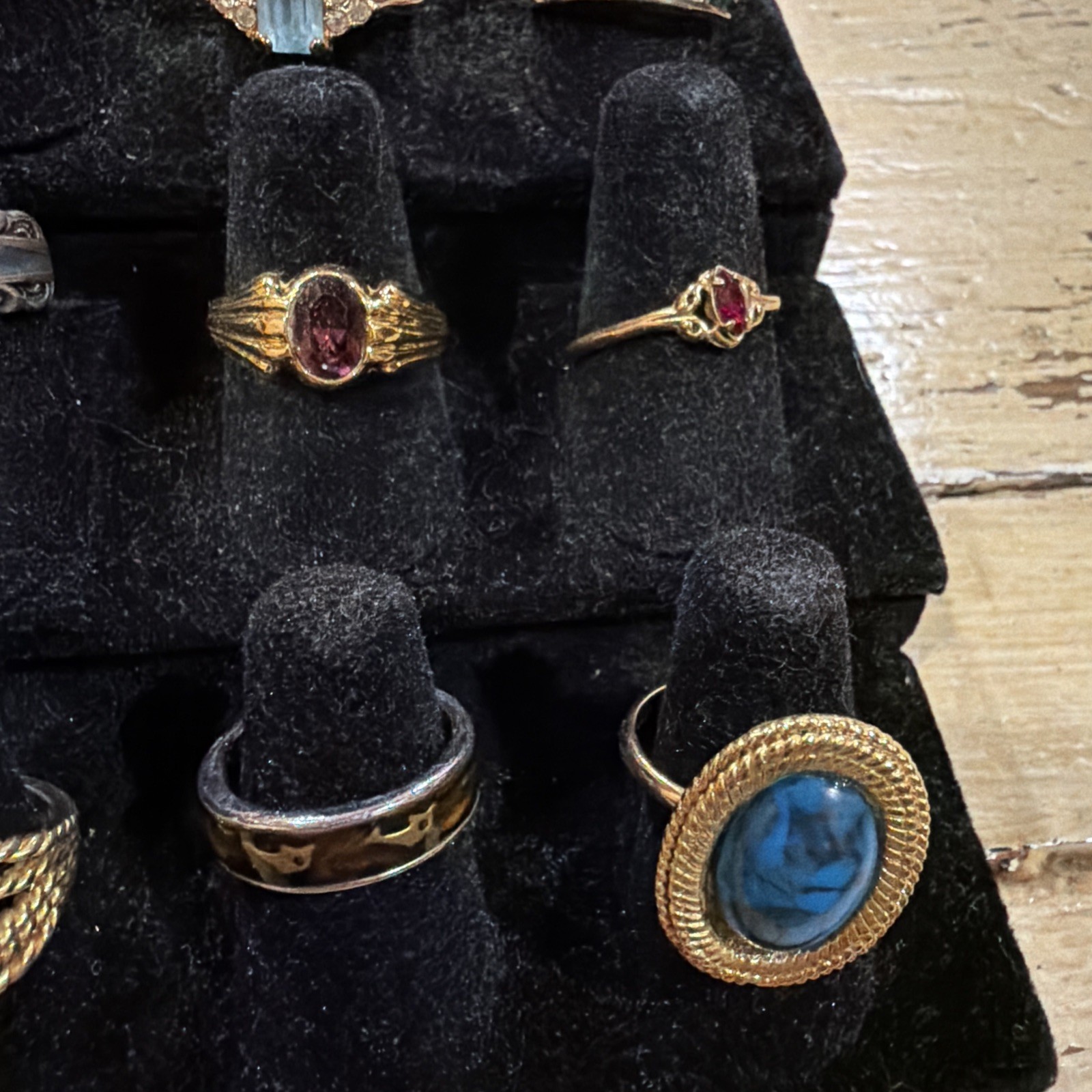 18 Mixed Lot of Rings Beautiful Stones Various Sizes Estate Gold Silver Tone