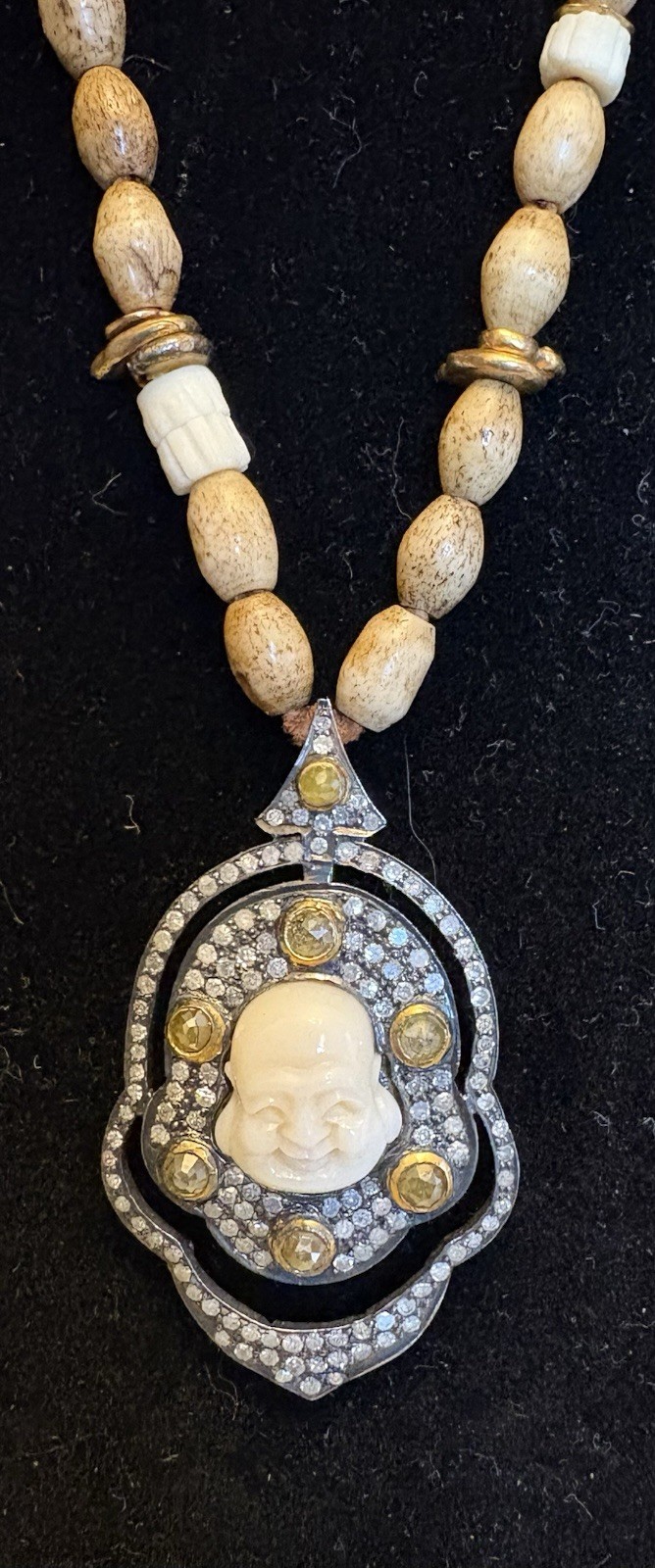 Carved Buddha Face in Diamonds Pendant Necklace Mixed Material Agate Stone Beads