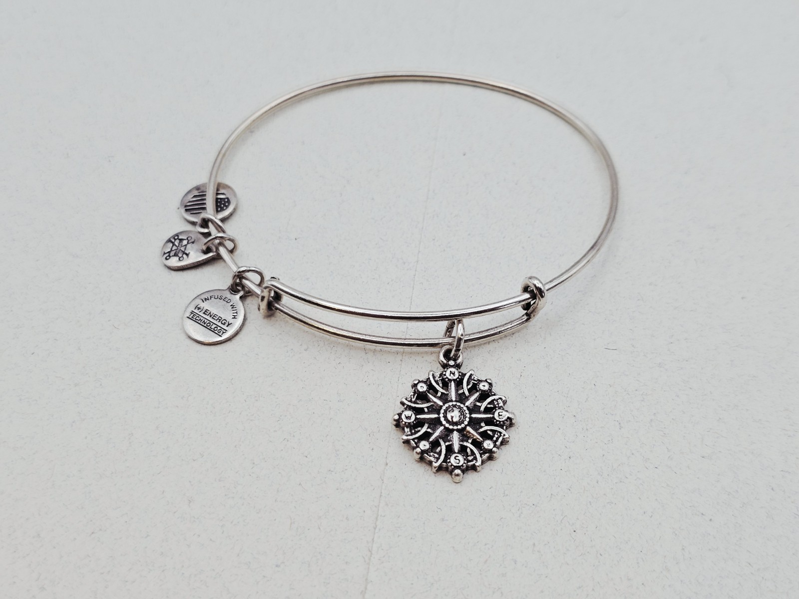 Alex & Ani ” Compass 🧭 Direction Silver Charm Bangle Bracelet ✨️