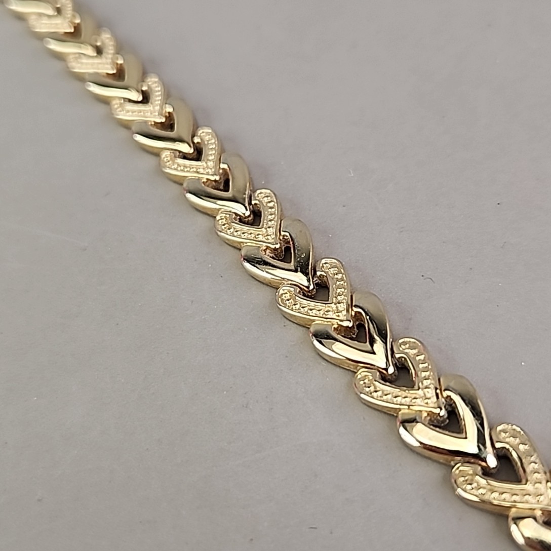 Heart Linked Bracelet Gold Tone Textured Glossy 7.5″