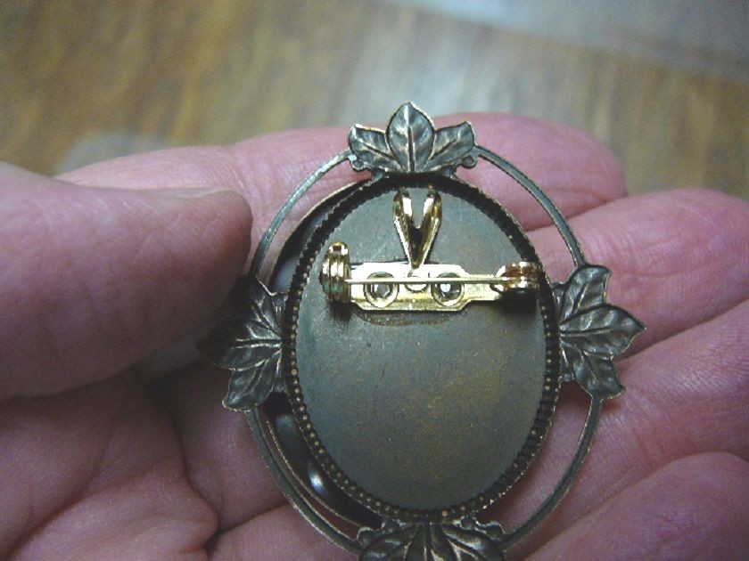 CA20-243) RARE African American LADY black white oval CAMEO Pin Pendant JEWELRY