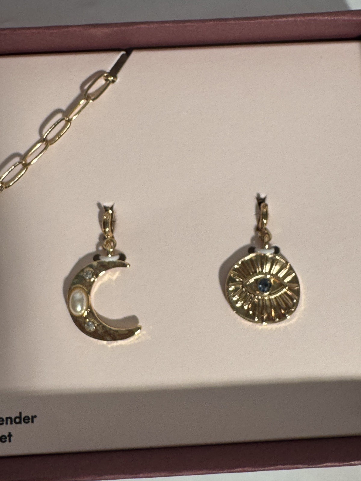 No Boundaries Goldtone Necklace & Charm Set Gift Box – New With Tags