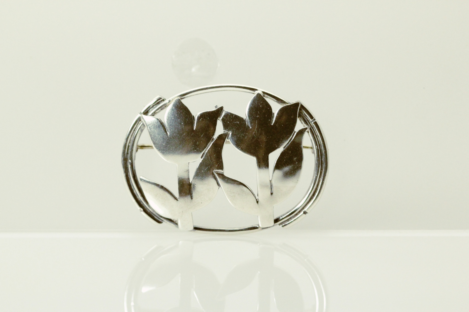 925 Sterling Silver Vintage Oval Floral Brooch Signed NT 9.1 Grams (PEN9766)