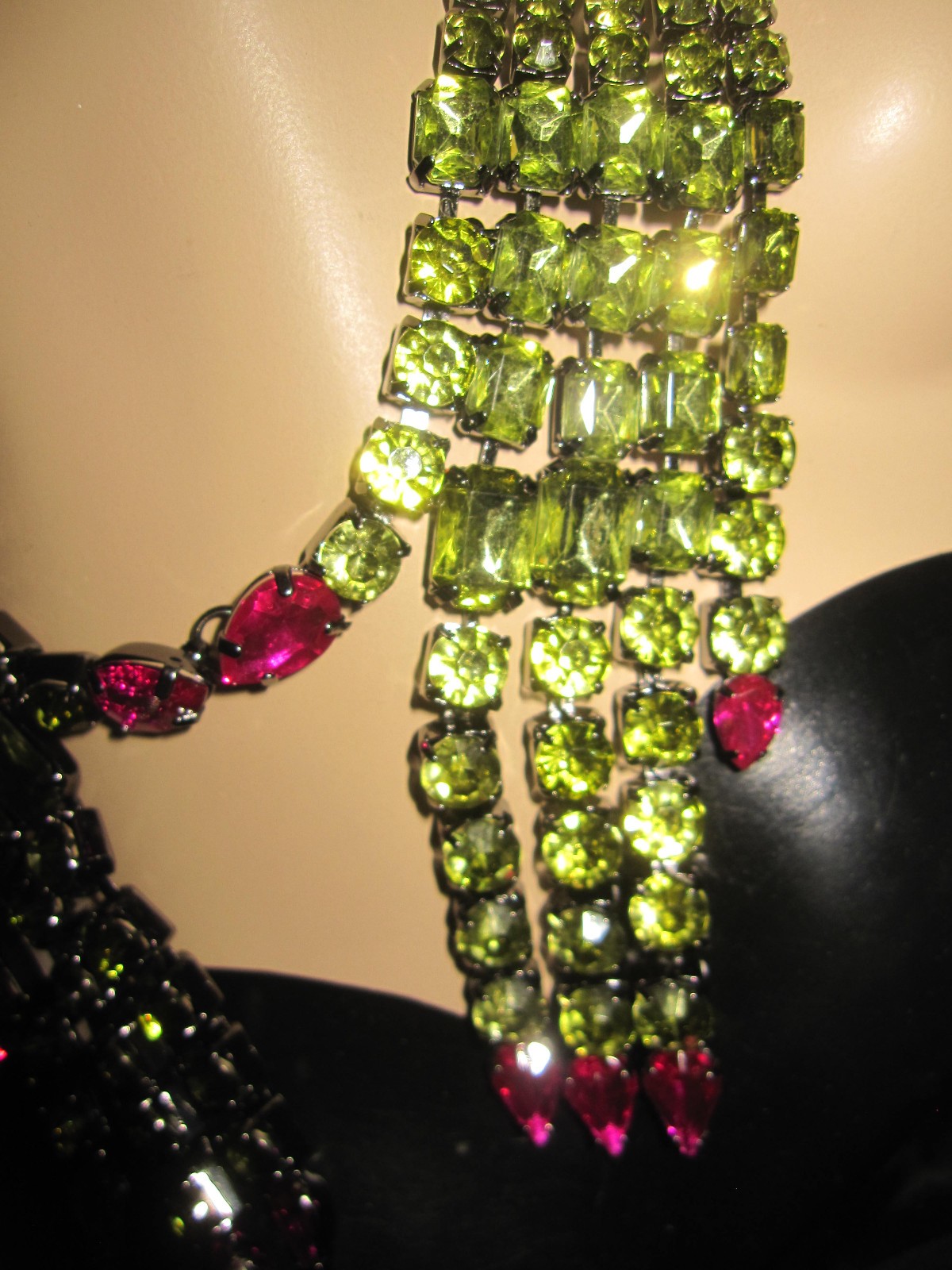BETSEY JOHNSON GREEN BLING WITCH HANDS STATEMENT NECKLACE