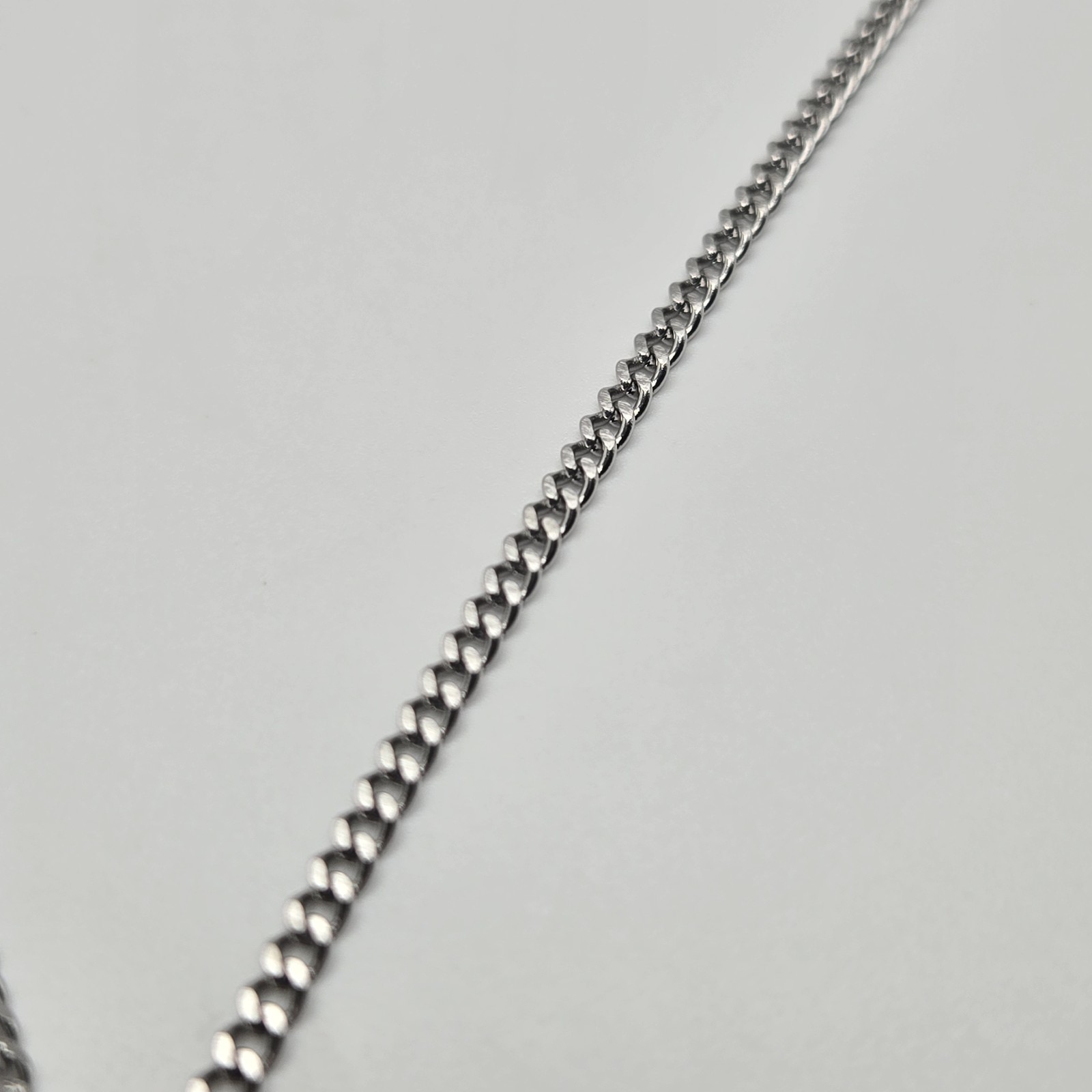 MULTI COLOR SNAKE CHARM / 18″-24″ STAINLESS STEEL CURB CHAIN NECKLACE