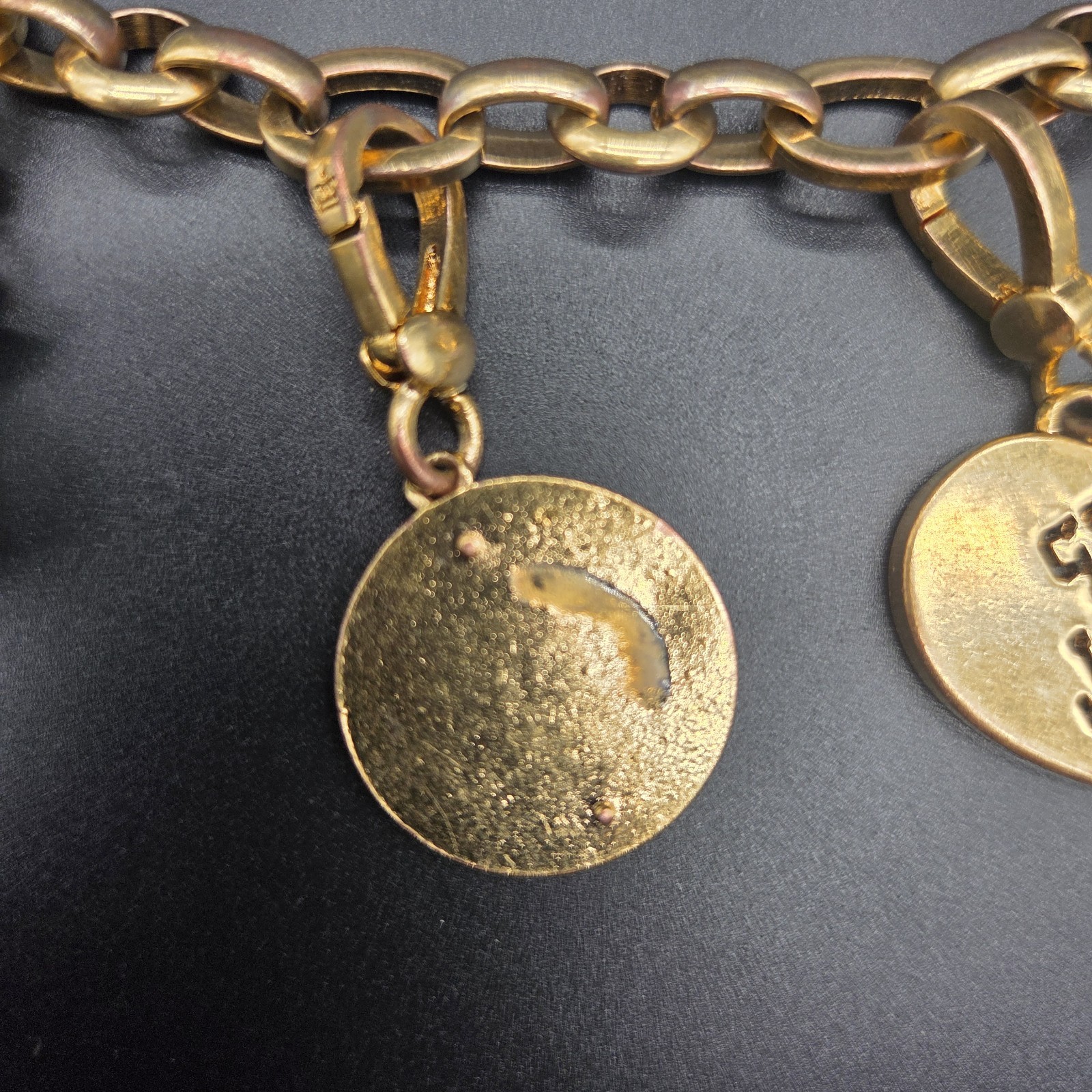 Juicy Couture Gold Tone Signed Enamel Heart Dangle Charm Bracelet 7 1/2 inch