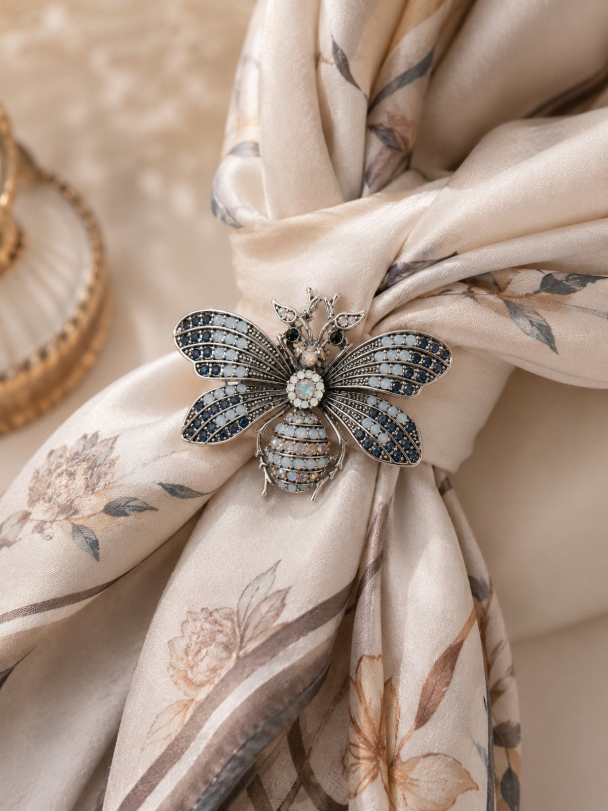Crystal Honey Bee Brooch Vintage Insect Lapel Pin Nature Fashion Jewelry Gift