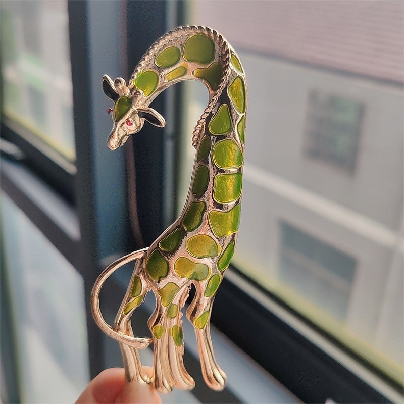 2pcs Fashion Cartoon Alloy Enamel Animal Accessories Giraffe Pin Brooch