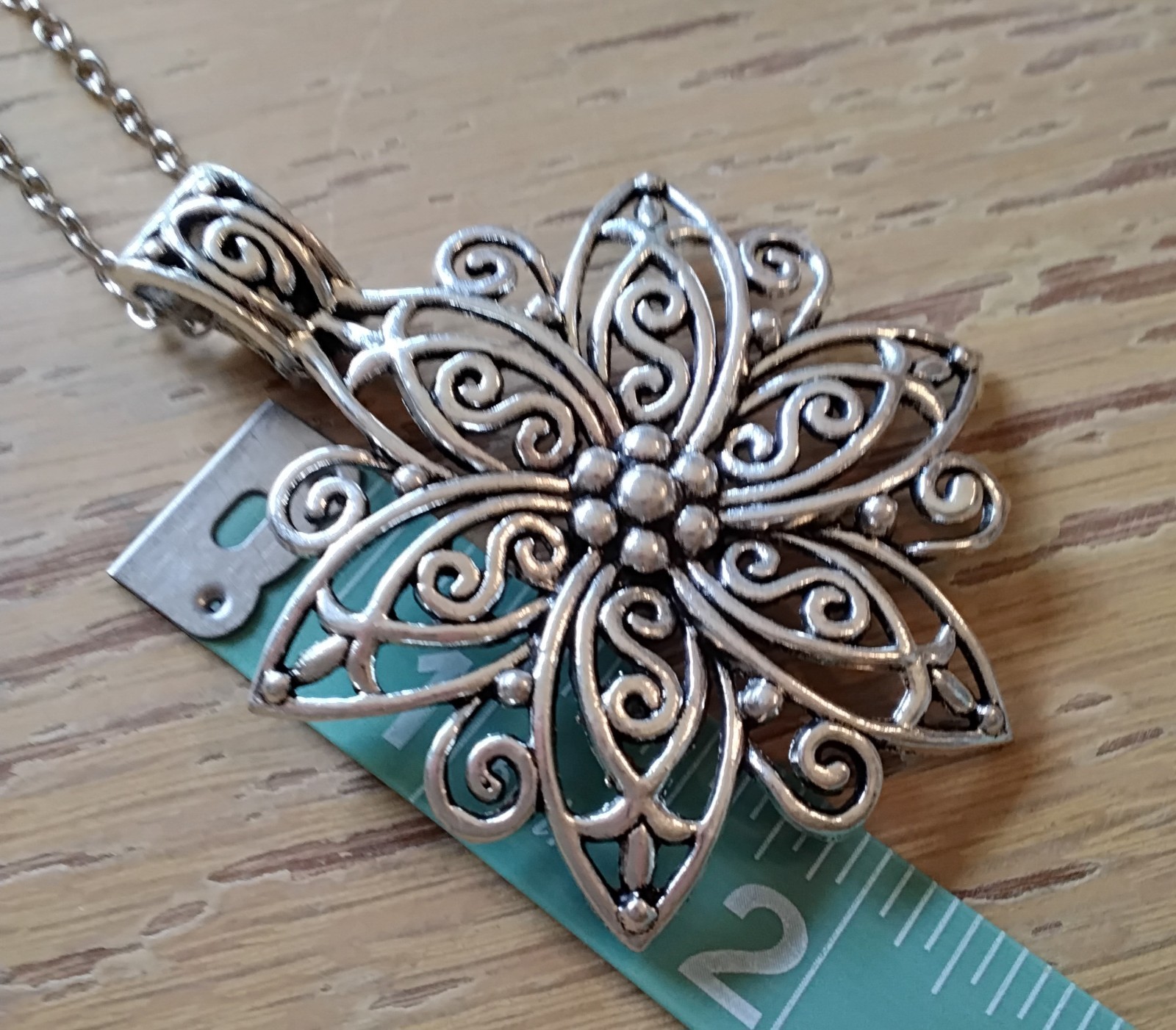 Necklace Pendant FLOWER STAR BURST 13.5″ CHAIN Silver Tone 🎁 Beautiful Jewelry