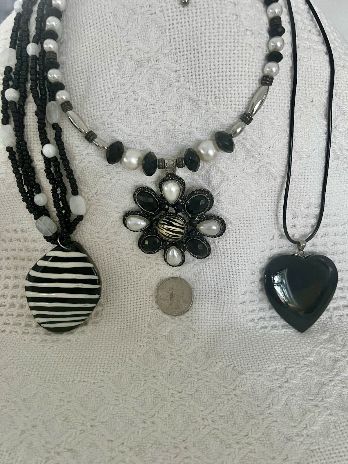 Lot 3 Necklaces Black and White 1 Choker, 2 Pendants