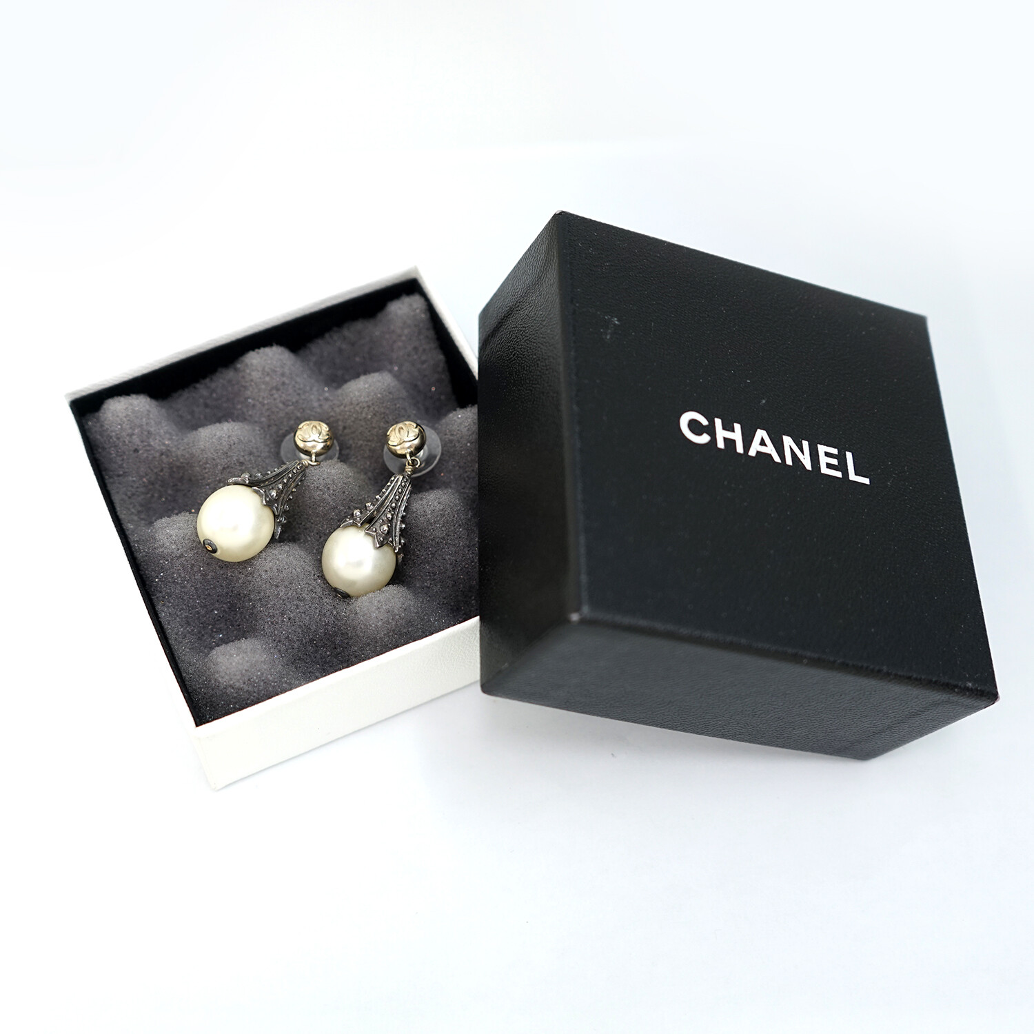 CHANEL CC Logos Pearl Dangle Stud Earrings Silver Gold Tone 03P Auth w/Box #9651