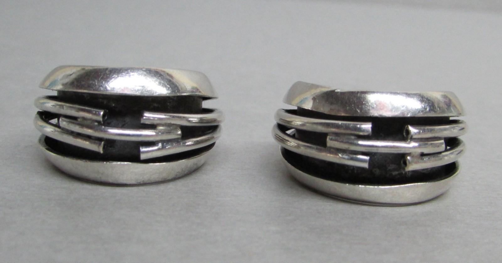 Earrings, Sterling cuffs, incised, Alfredo Villasana, 1.0” dia, 16.6 g, Taxco