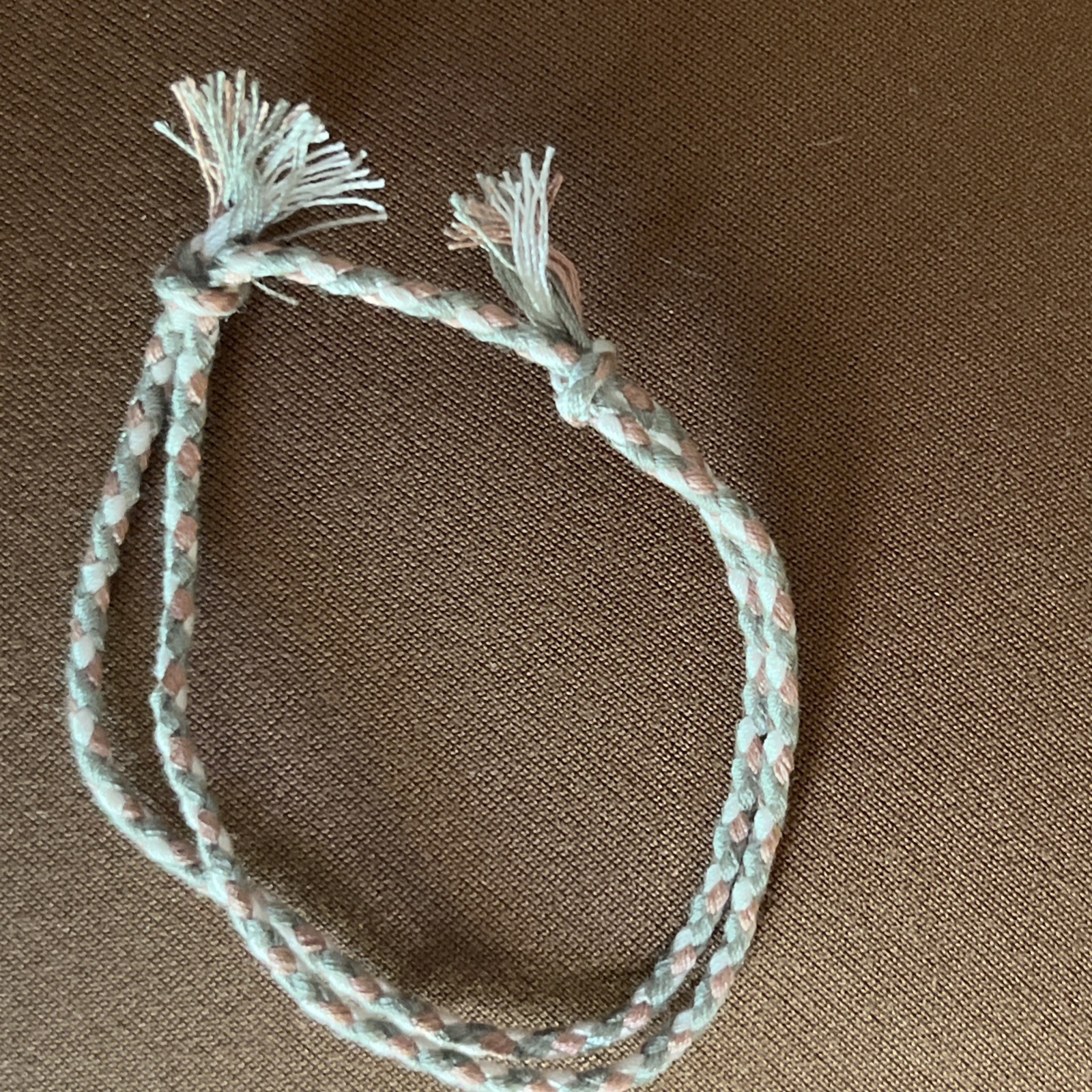 NEW BOHO BRAIDED THREAD FRIENDSHIP BRACELET ADJUSTABLE GRAY ROSE WHITE NIP