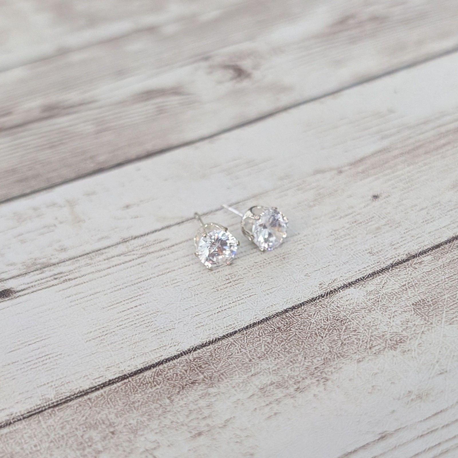 Clear Gem Stud Earrings 0.25″ – Tarnished