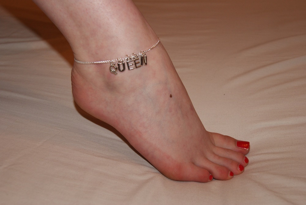 Sexy Premium Anklet Foot Ankle Chain Jewellery ‘QUEEN’ Hotwife Fetish Jewelry UK