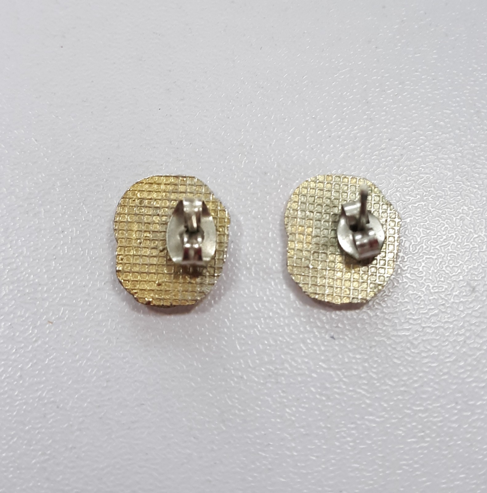 Christmas Santa Head Earring Red Gold Tone Prong Hook 1 Pair Pierced Earrings