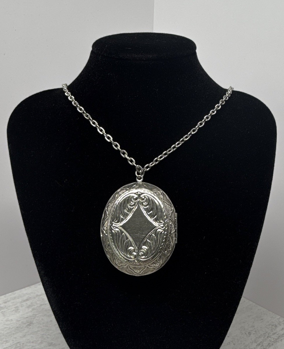 Silver Tone Metal Cable Chain Necklace Delft Blue & White Floral Locket Pendant