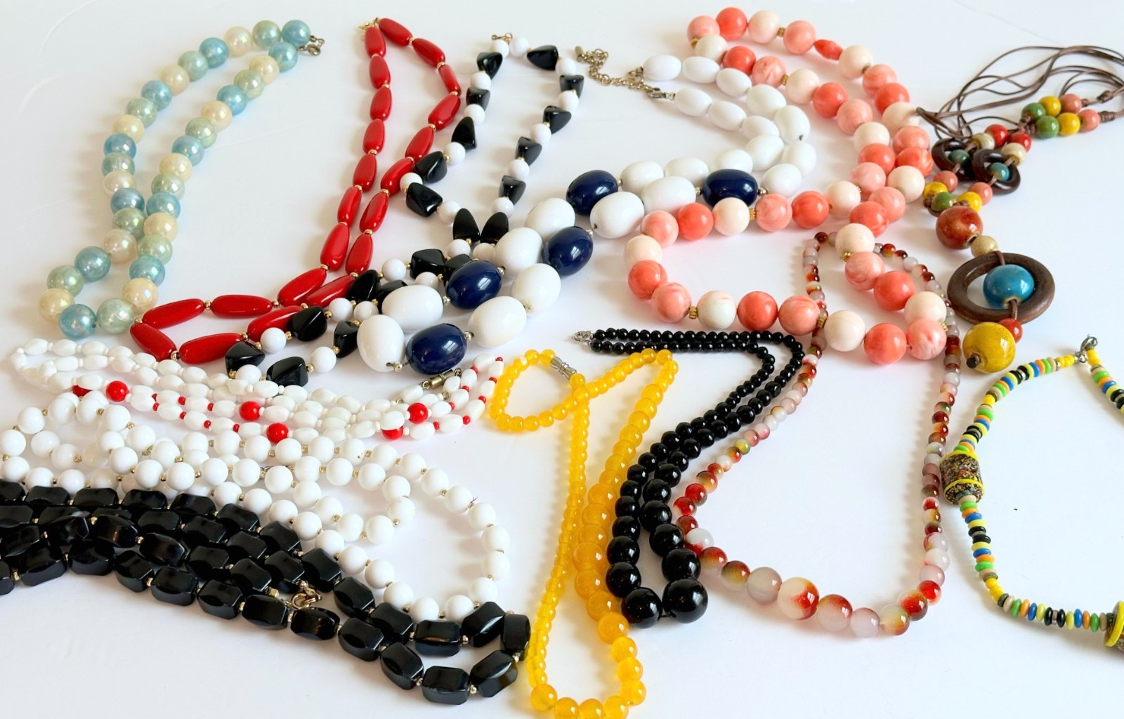 Lot of 13 Necklaces Mixed Materials & Designs Vintage & Contemporary N-51