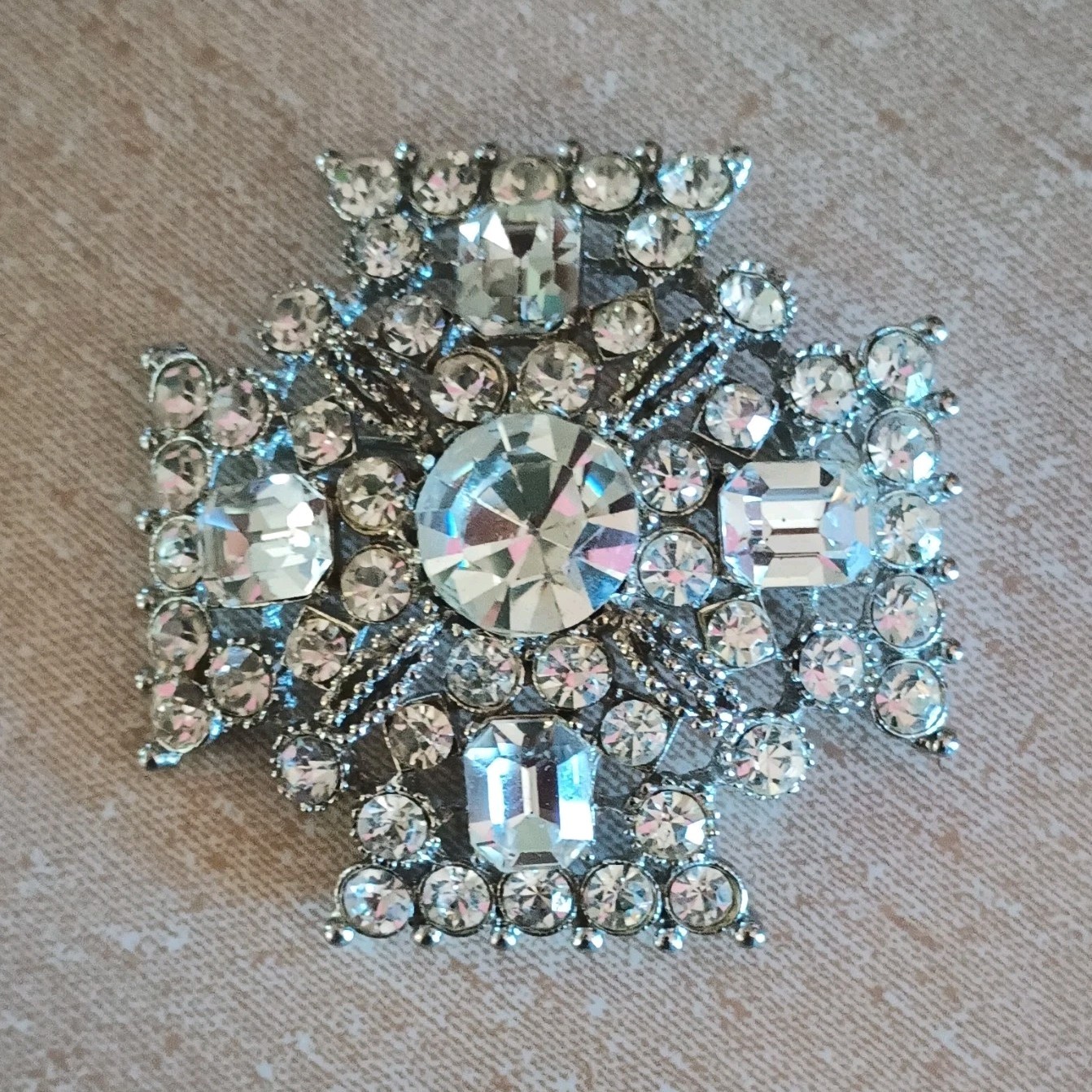 Vintage Silver Tone Cross Brooch Pin Clear White Rhinestones Prong Set Round