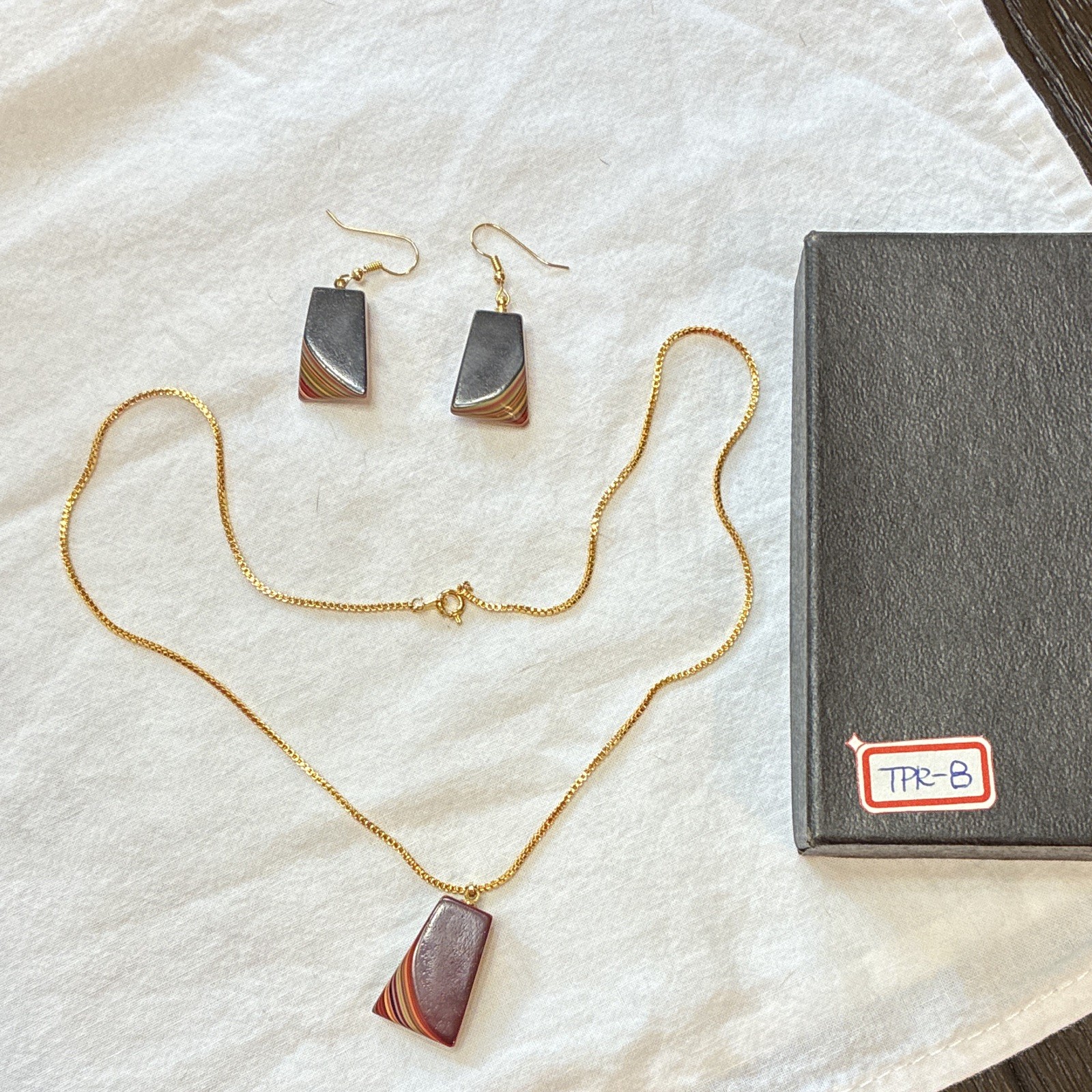 Gold Tone Jewelry Set Necklace Pendant & Dangle Earrings Brown Trapezoid