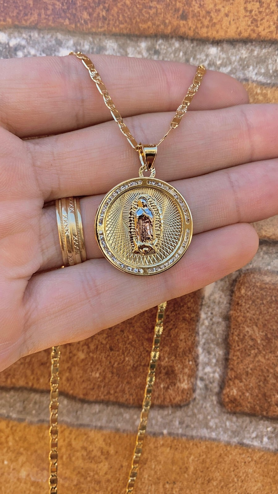 Cadena y Medalla De La Virgen de Guadalupe Tres Oros 28x25mm Guadalupe Necklace