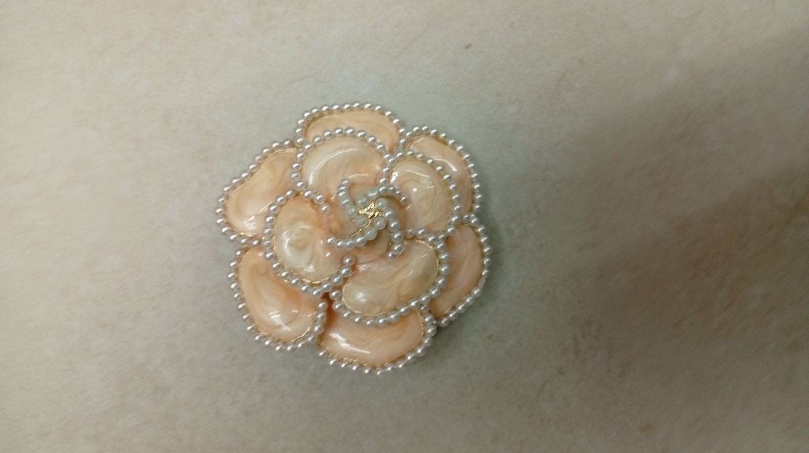 Elegant Brass Flower Brooch Peach Enamel Faux Pearl Pin Women Party Dress