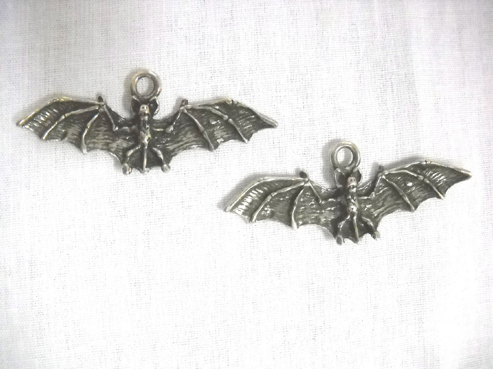 VAMPIRE BAT FULL DETAILED PENDANT SIZE DANGLING SILVER COLOR PEWTER EARRINGS