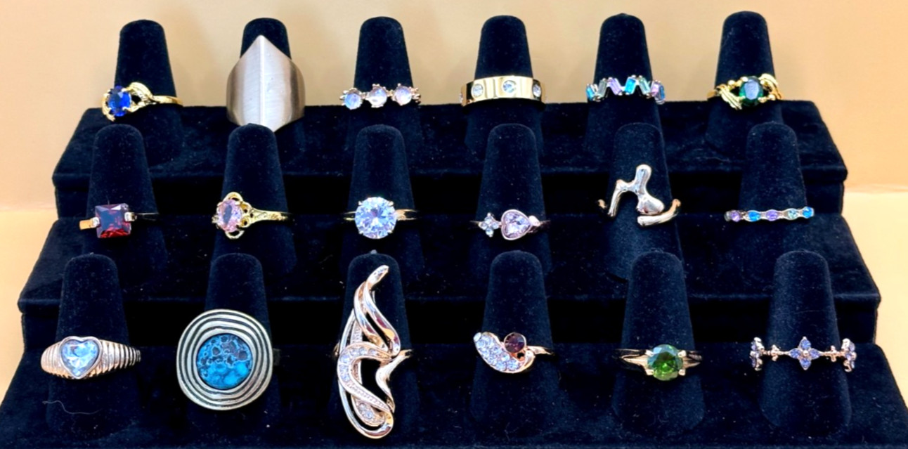 Lot 8 Rings Sizes 7 to 7.5 Including 1 Signed Premier Design Contemporary R-137